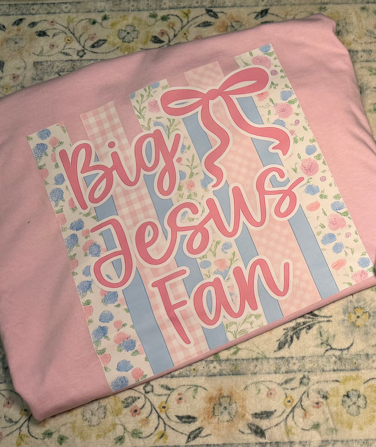 Big Jesus Fan - T-Shirt